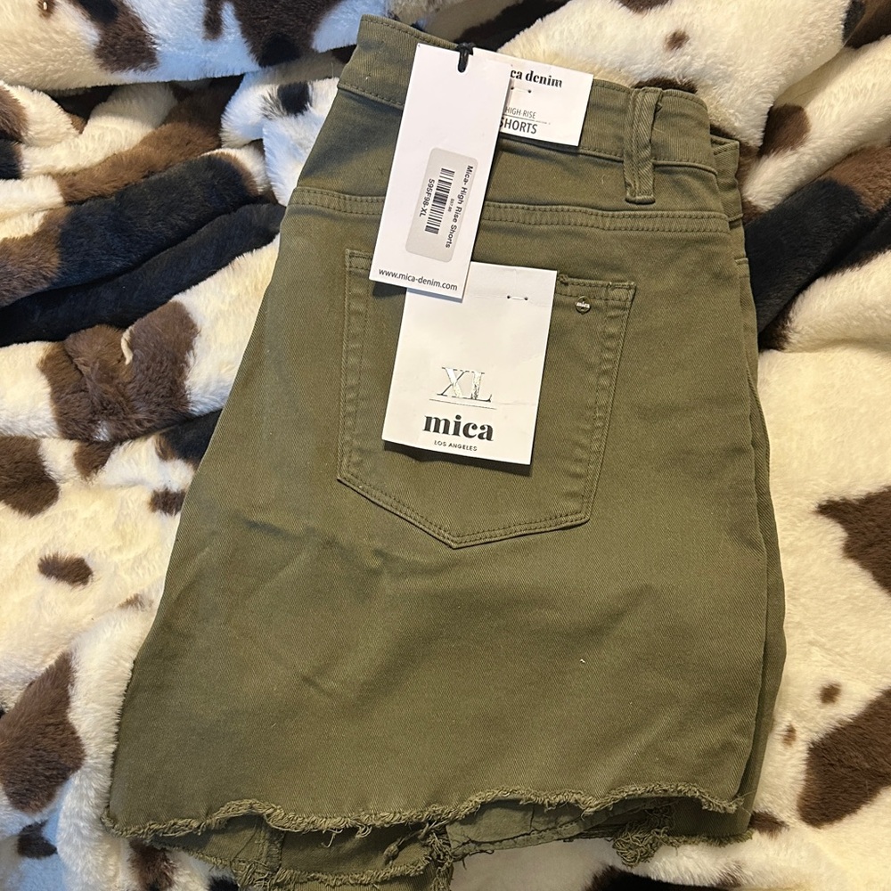 Mica green shorts